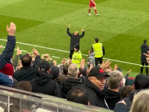Hành động xấu xí của Pep Guardiola