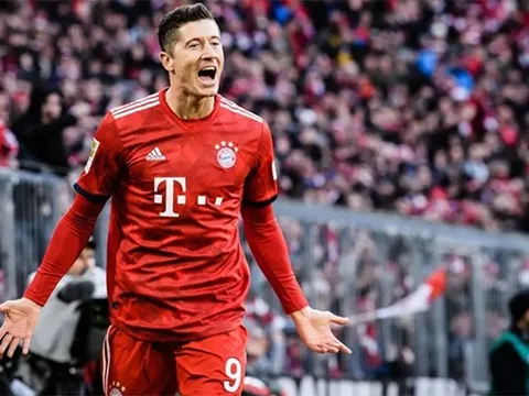 Với phong độ siêu hủy diệt, Lewandowski đã bị "đánh cắp" QBV