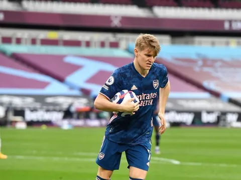 Arsenal sắp "đổ nợ" vì Martin Odegaard