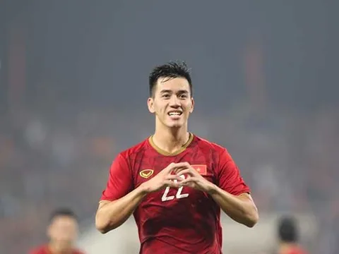 "Bóng cụp xuống, lắc lư, cụp xuống chỉ có ở Ronaldo"