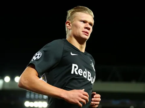 Góc Man Utd: Vụ Erling Haaland có thể bể kèo vì Liverpool, "Haaland bố" và Raiola