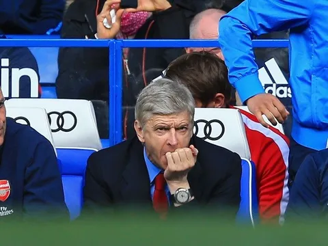 Mike Dean: Wenger là HLV điên rồ nhất, Sir Alex không đến nỗi nào