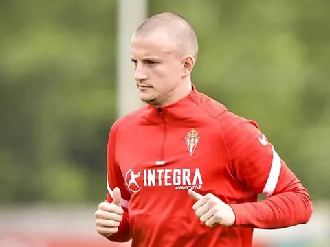Đồng hương Zinchenko sẵn sàng từ bỏ sự nghiệp về Ukraine chiến đấu