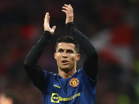John Barnes: Ronaldo đã ghi được 25 bàn thắng nếu gia nhập ông lớn EPL