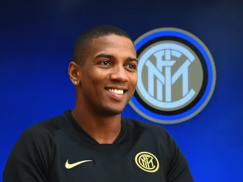 Tân binh tức tốc đàm phán, đưa Ashley Young trở lại Premier League