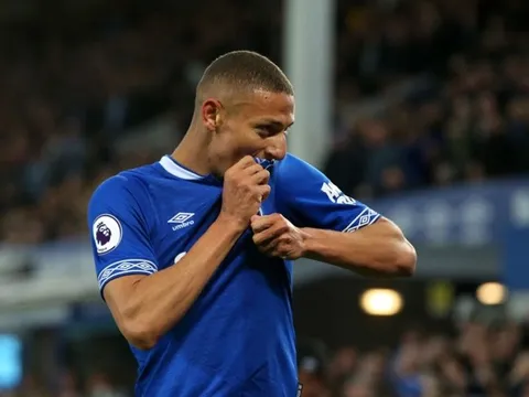 Richarlison chửi Carragher là đống phân