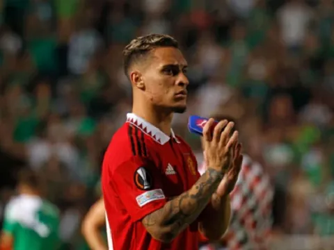 Scholes nói thẳng vấn đề của Antony và Sancho
