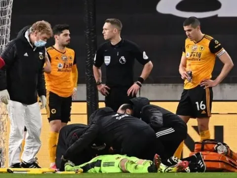 SỐC! Guardiola giận dữ hét vào mặt John Stones và đập ghế trong cơn thịnh nộ