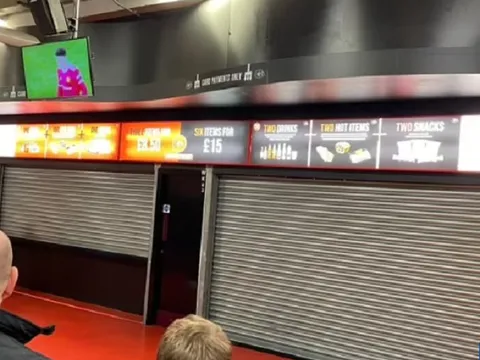 CĐV Man United nổi giận sau một "lỗi kỹ thuật" tại Old Trafford