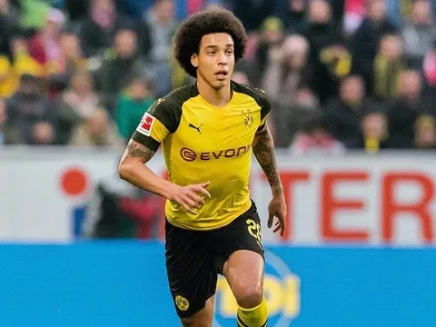 'Cục cưng của Mourinho' bước vào phòng, các cầu thủ Tottenham đồng loạt làm 1 điều