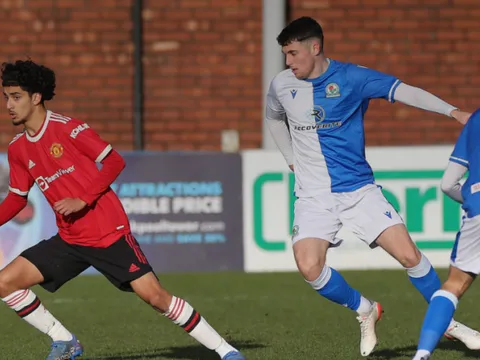 Báu vật tuyến giữa Man Utd tỏa sáng trước Liverpool là ai?