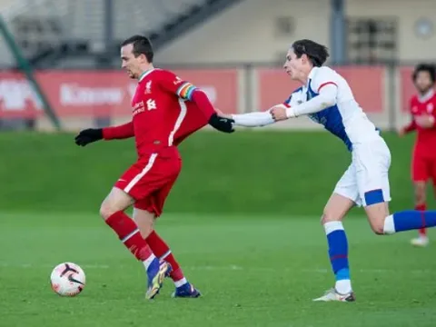 Trung vệ Liverpool nghỉ hết năm