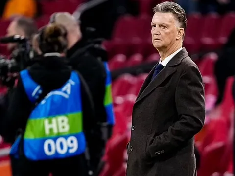 Virgil van Dijk không thích sơ đồ ở tuyển, Van Gaal lên tiếng