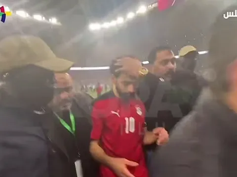 Mohamed Salah bị nhà đối xử tệ hại sau cú phạt đền hỏng ăn
