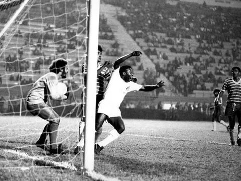 Theo đuổi Pau Torres và De Jong, Ten Hag đang dệt nên giấc mộng lớn