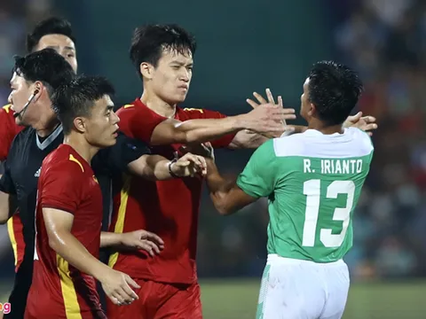 Hoàng Đức phản ứng gay gắt trước hành động xấu của U23 Indonesia