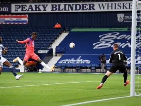 Khó tin! 10 cặp cầu thủ xa lạ giống hệt nhau như anh em ruột