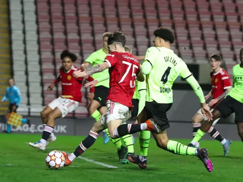 2 báu vật tương lai chơi hay, Man Utd vẫn thất bại đáng tiếc