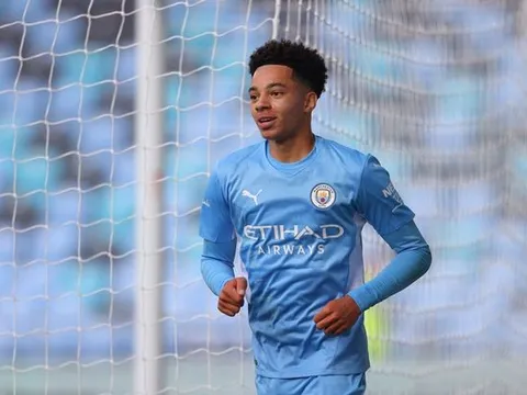 Samuel Edozie - Nhà vô địch trẻ từ chối Chelsea để chọn Man City