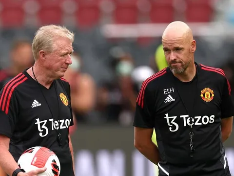 Phó tướng khuyến khích Ten Hag học theo Sir Alex