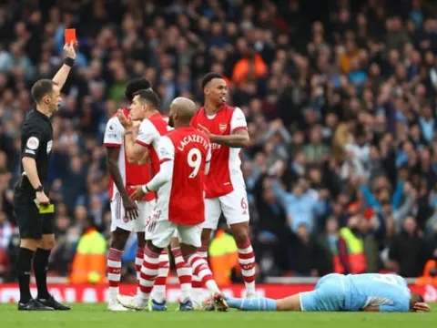 2 quyết định đúng đắn và 2 sai lầm của Arteta trong trận thua Man City