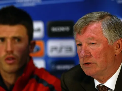 20 năm không nhìn mặt, hành động nhỏ của Sir Alex khiến huyền thoại Liverpool nể trọng