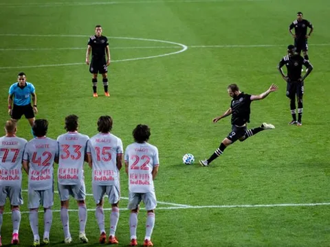 Sau tất cả, Higuain "khai hỏa" ở MLS với bàn thắng khó tin