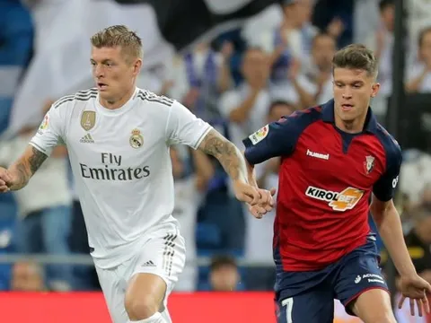 Đây, phản ứng của NHM Real khi sao bự cán cột mốc khủng