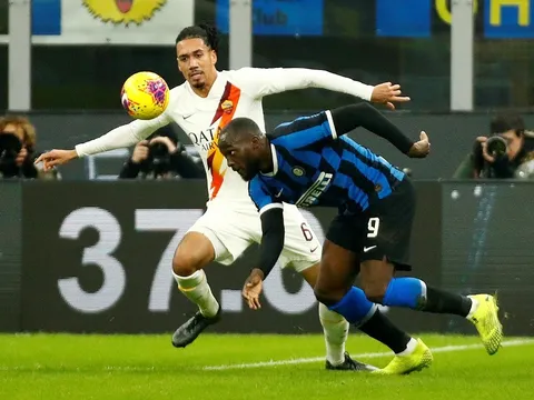 Lukaku chịu thua trước Smalling, Inter nguy cơ mất ngôi đầu bảng