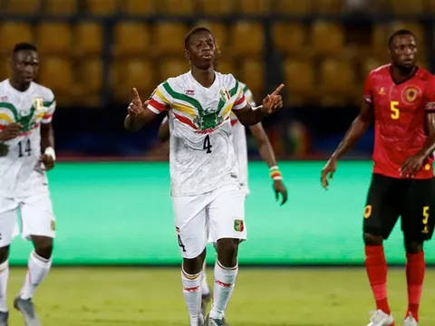 Lần thứ 2 'thả thính', 'máy quét' châu Phi khiến fan Quỷ đỏ phát cuồng