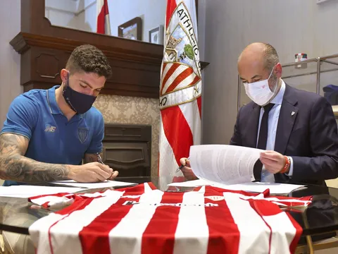 CHÍNH THỨC! Được Arsenal liên hệ, "đá tảng" chốt xong tương lai