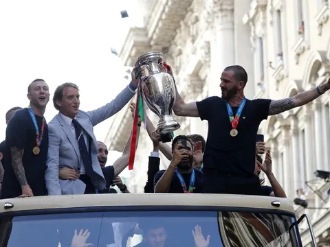 Huyền thoại Ý đề nghị đá lại chung kết EURO