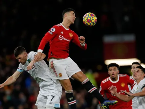 Ronaldo mang đến con dao hai lưỡi cho Man Utd