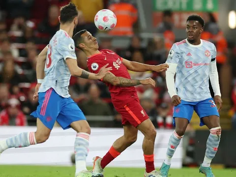 Paul Parker khen ngợi 2 cầu thủ M.U trong trận thua Liverpool