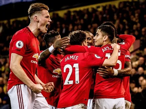 'Thánh chuyền' không tưởng và 9 cái nhất trong chiến thắng của Man Utd