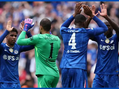 HLV Chelsea tiết lộ bài phất bóng của Sanchez hạ Leeds