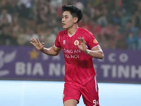 Đình Bắc tri ân đồng đội sau hat-trick cho CAHN