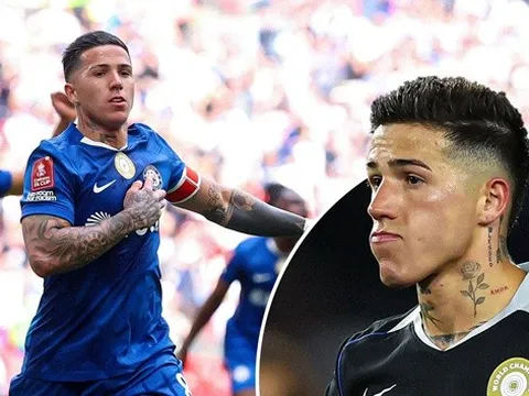 Enzo Fernandez hồi sinh từ đống tro tàn tại Wembley