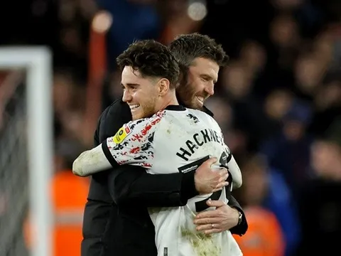 Thay Casemiro, MU nên đánh bạc với trò cưng của Carrick