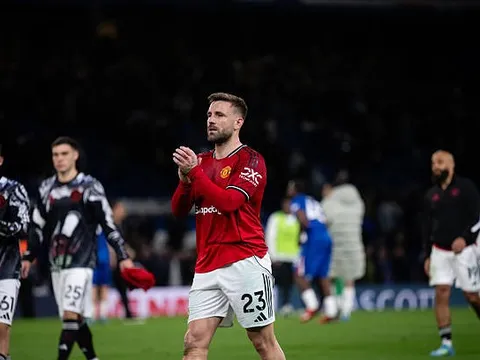 Maguire là bài học để Man Utd chốt tương lai Luke Shaw