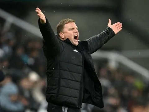 CĐV đòi sa thải, giới chủ Newcastle phán quyết vụ Howe