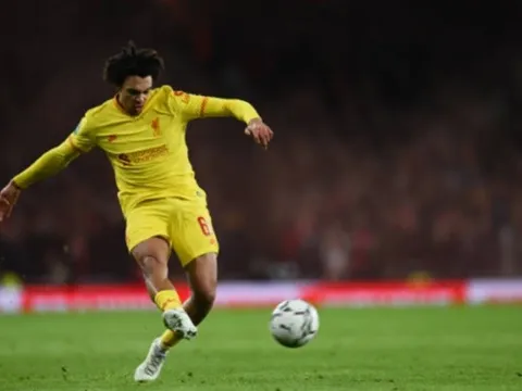 Paul Merson gọi tên David Beckham của Liverpool