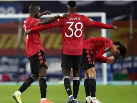 Xác nhận: Cặp trung vệ bị tống tiễn khỏi Man Utd