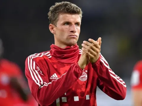 Overmars công khai mời gọi Muller về Ajax