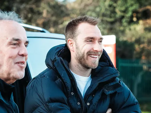 Eriksen trấn an HLV và đồng đội ở Brentford