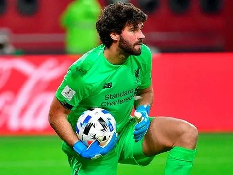 Vất vả ngăn cản hàng công Monterrey, Alisson nói gì sau trận?