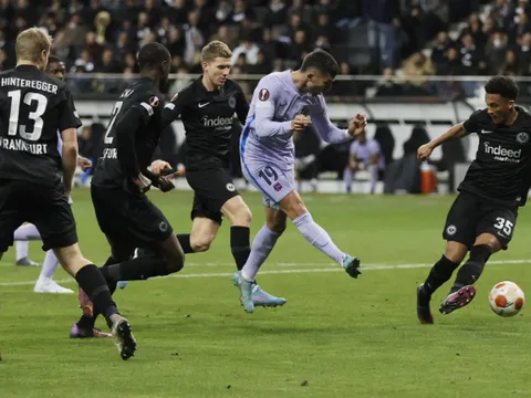 2h ngày 15/04, Barca vs Frankfurt: Giải hạn trên sân nhà