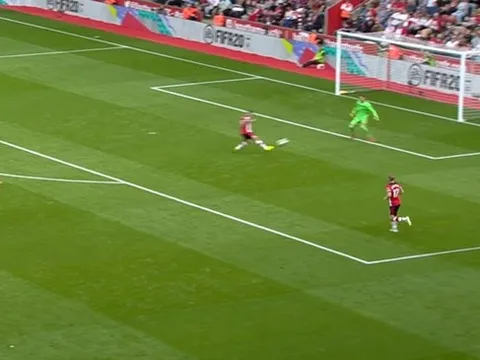 Lisandro Martinez: "Ông chả là cái quái gì cả"