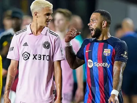 Con trai Beckham tập luyện với CLB Premier League