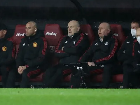 4 trợ lý cũ ra đi, cuộc thanh trừng của Erik Ten Hag bắt đầu